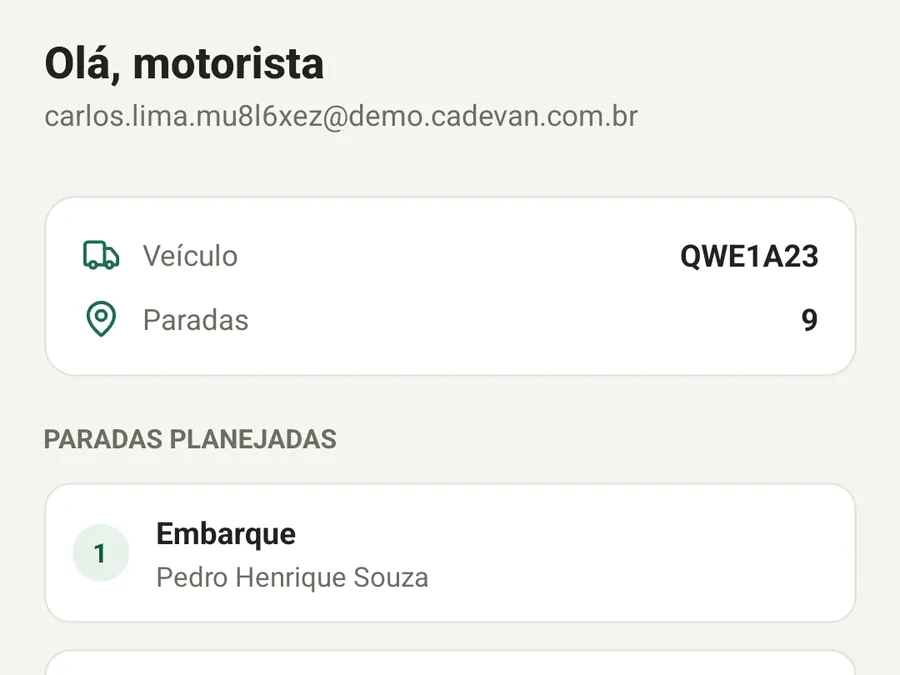 App do motorista com a rota do dia: veículo, número de paradas e a lista de alunos a embarcar